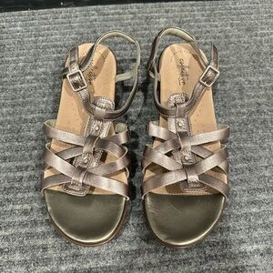 Women’s Clarks  Metallic Bronze Strappy Slingback Sandals size 9.5